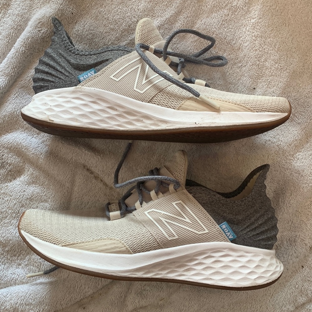 9.5 Roav New Balance Sneakers